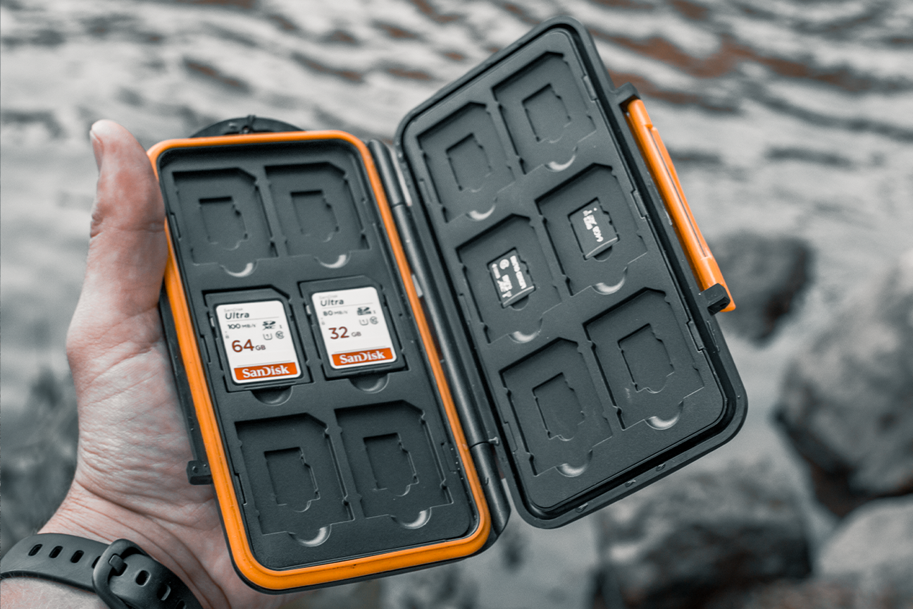 Deyard Waterproof Memory Card Case : 24 Slots for 12 SDHC/SDXC